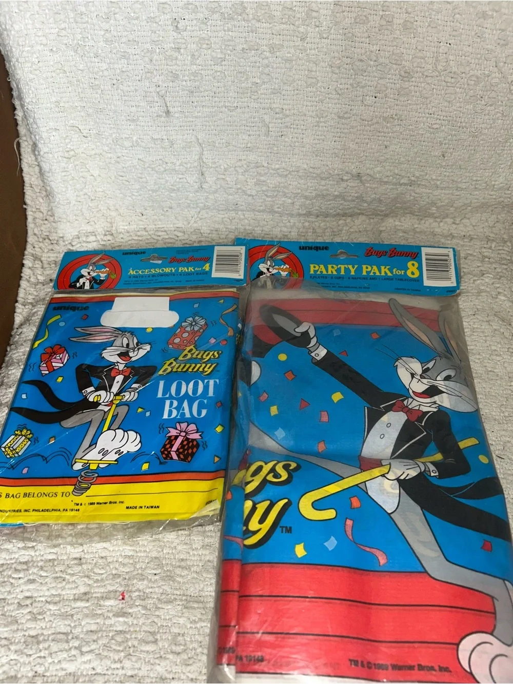 Vtg Warner Bros 1989 Bugs Bunny Bday Party Pak for 8 & Accessory Pak for 4 NOS